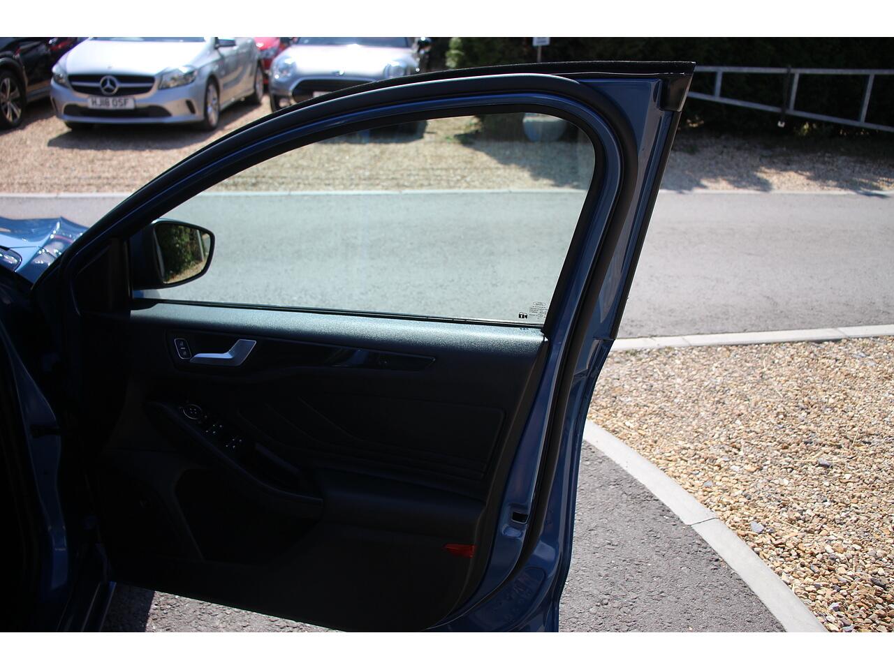 Ford Focus view 41
