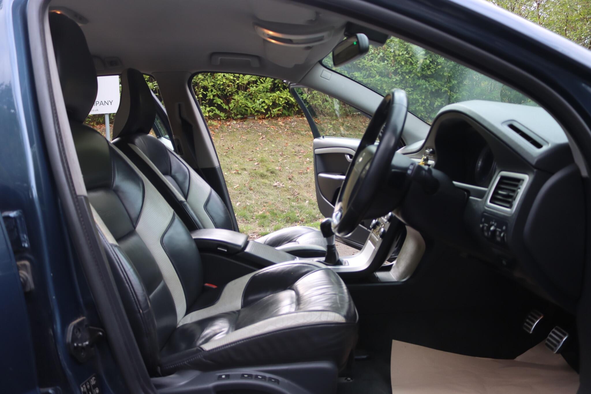 Volvo V70 view 30