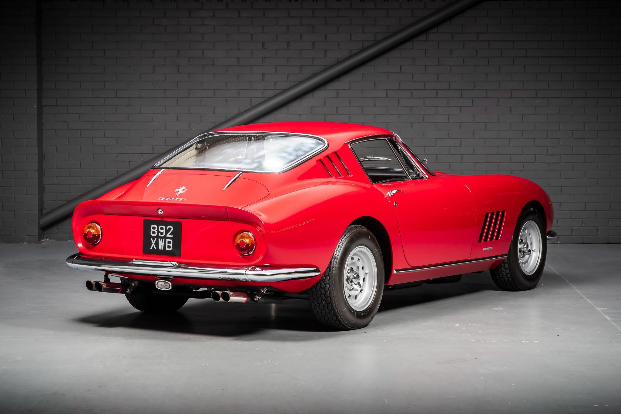 Ferrari 275 view 6
