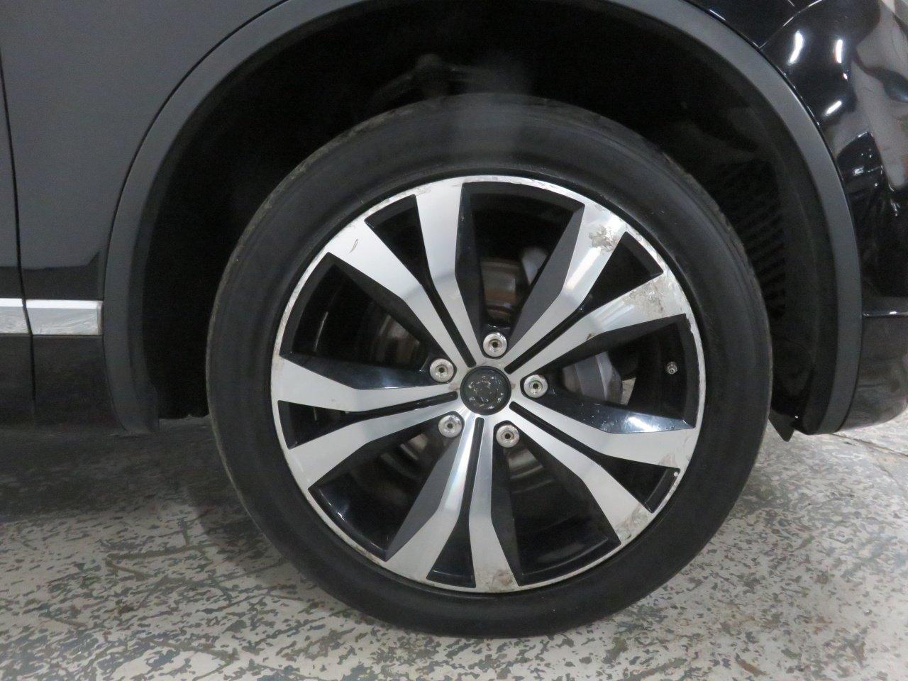 Volkswagen Touareg view 61