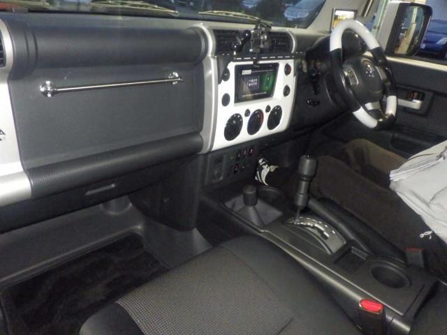 Toyota FJ Cruiser view 4