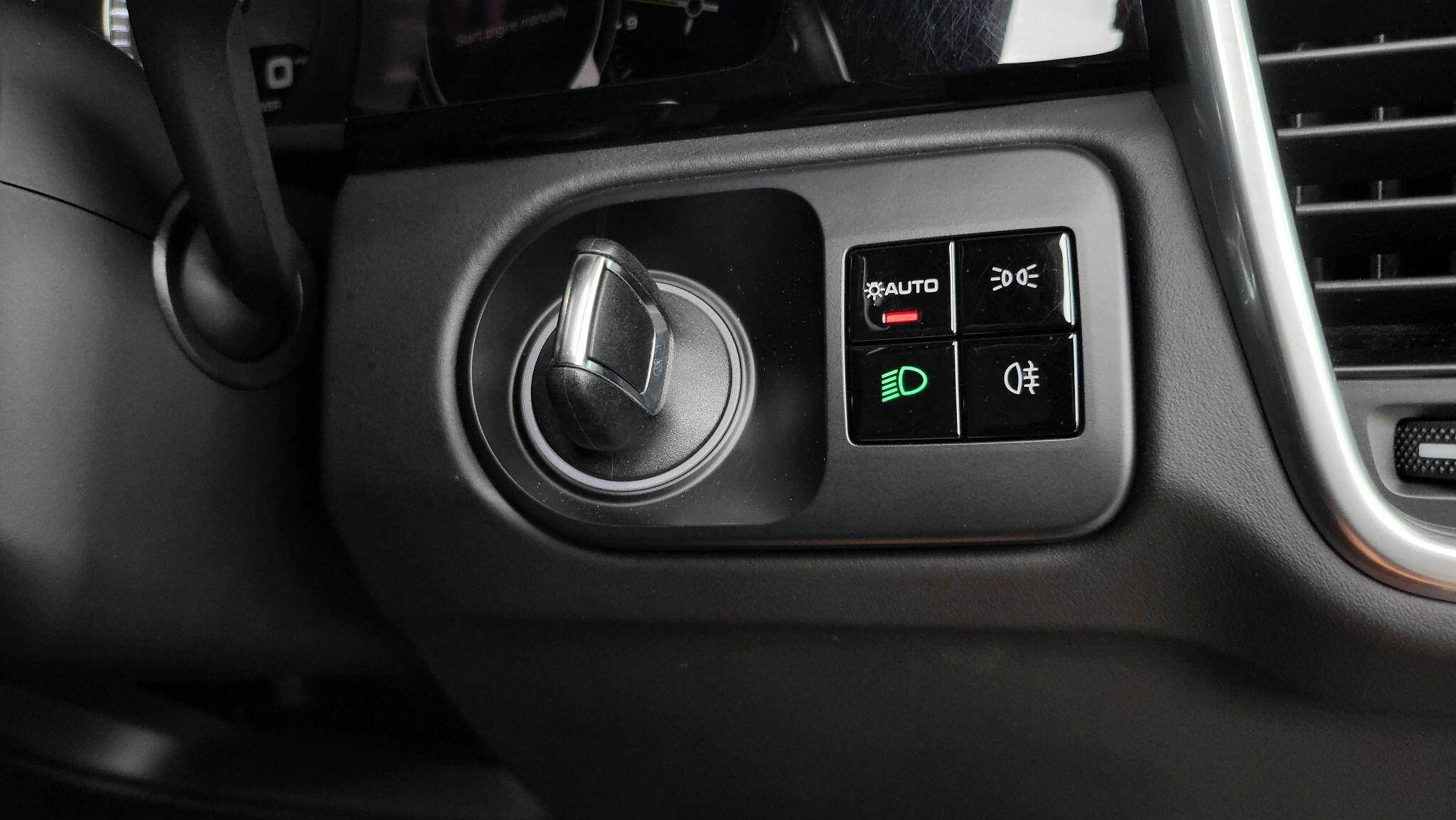 Porsche Cayenne view 19