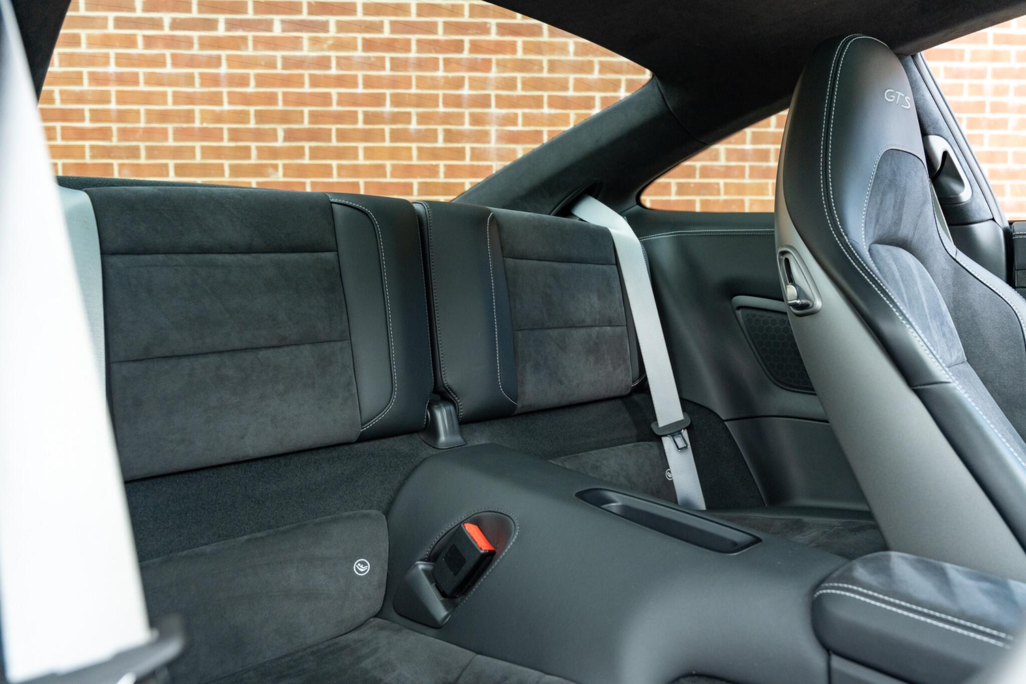 Porsche 911 view 11