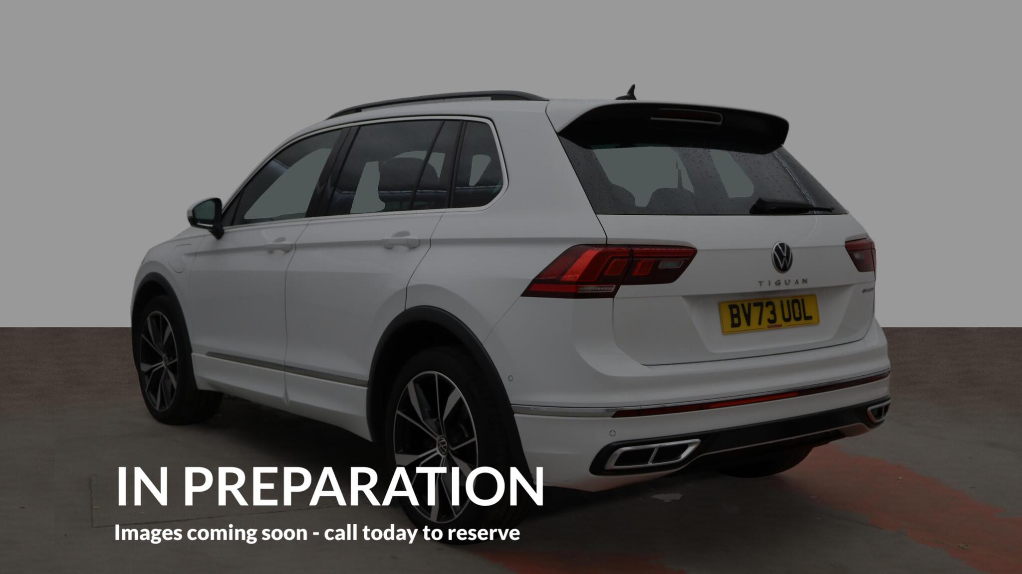 Volkswagen Tiguan view 3