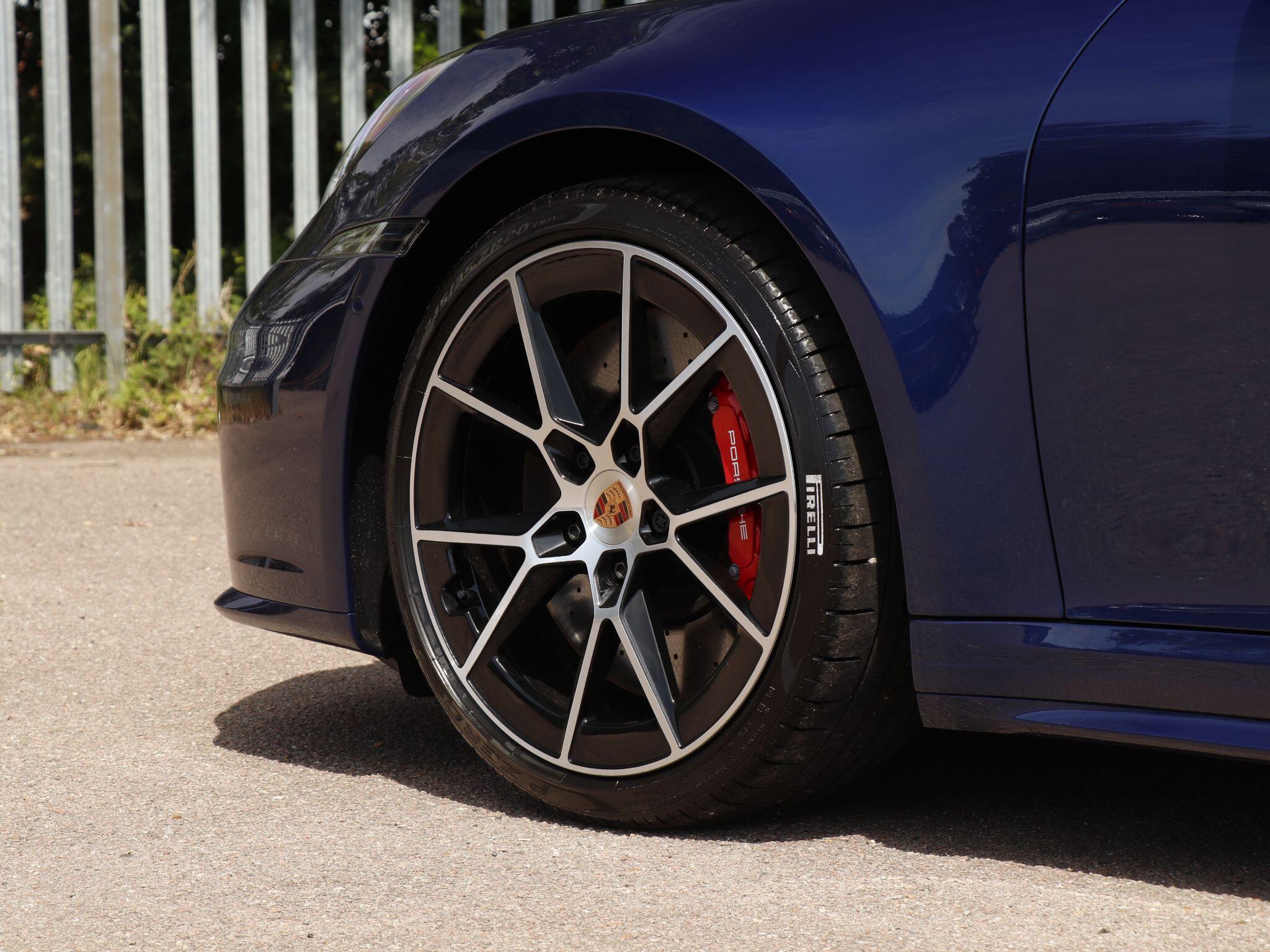 Porsche 911 view 31