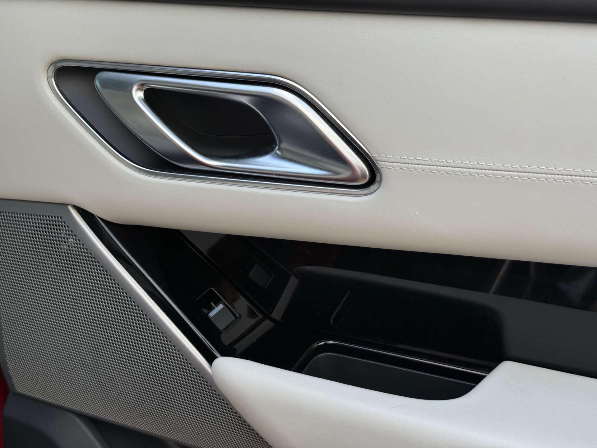 Land Rover Range Rover Velar view 27