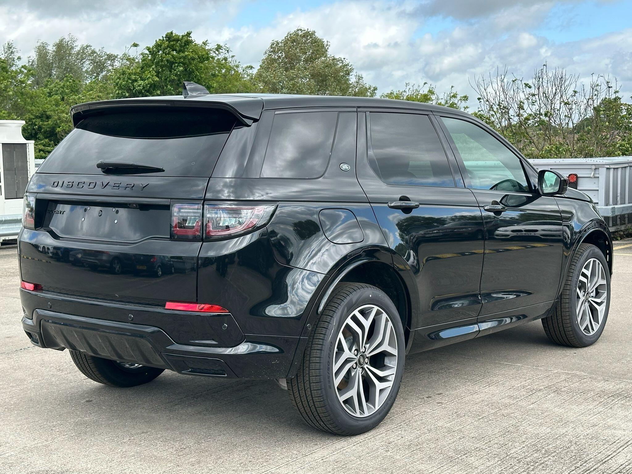 Land Rover Discovery Sport view 8