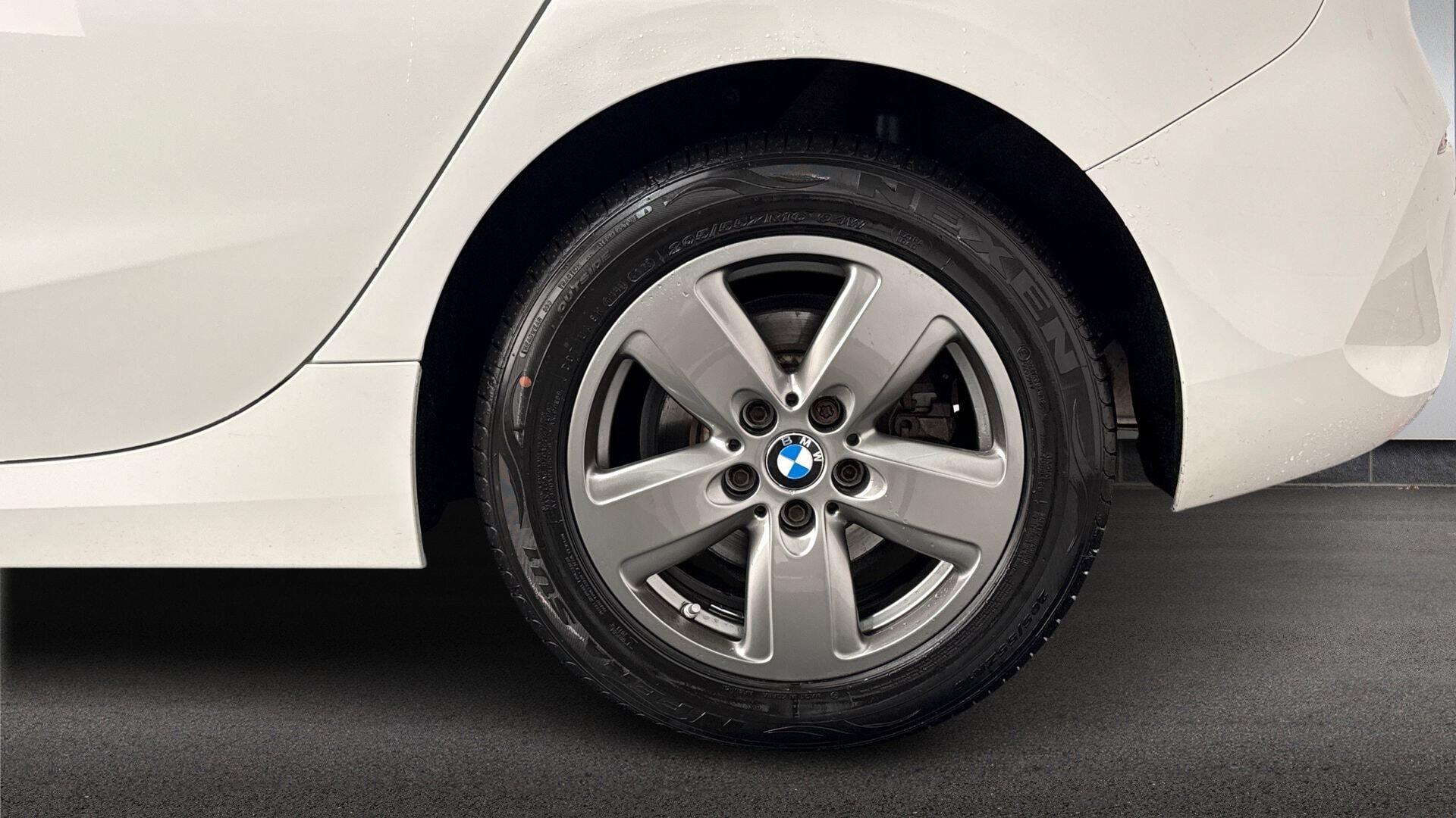 BMW 1 Series view 14