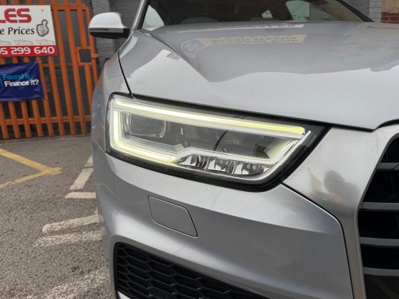 Audi Q3 view 20