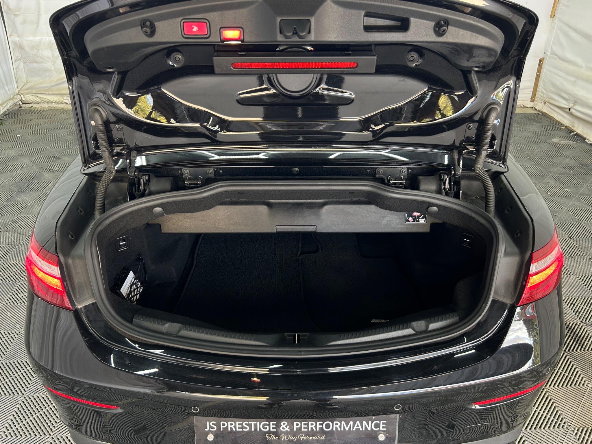 Mercedes-Benz E Class view 47