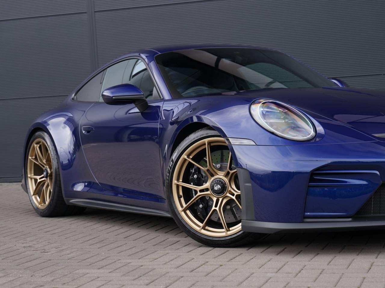 Porsche 911 view 50