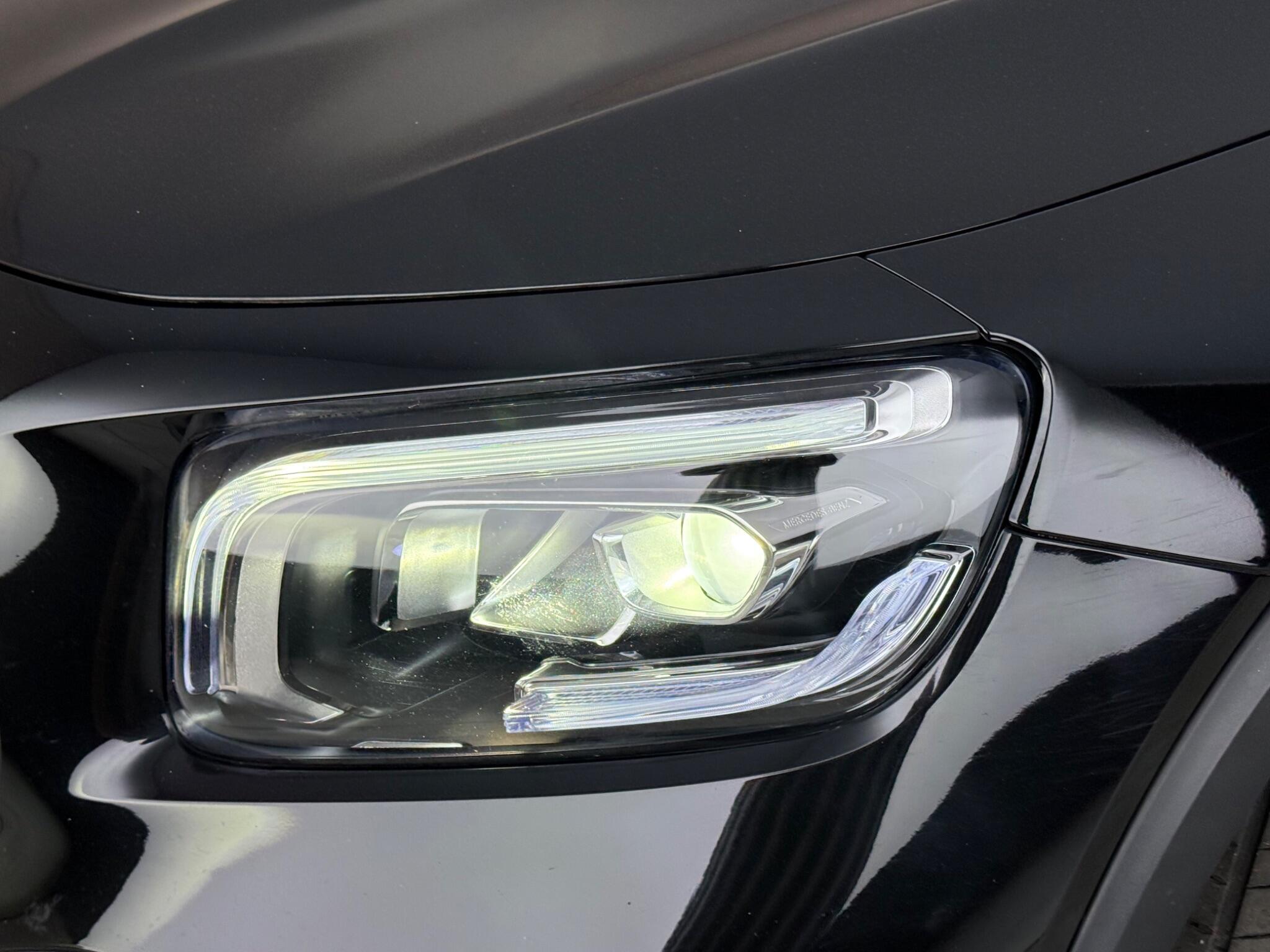 Mercedes-Benz GLB view 12