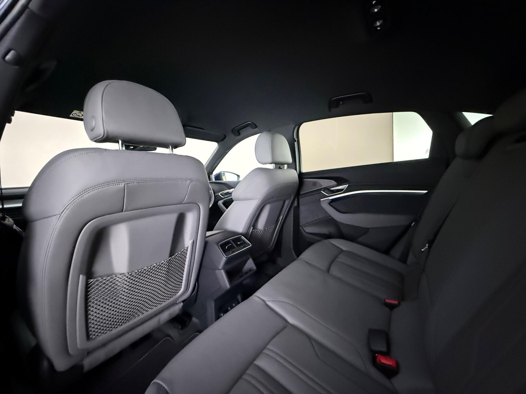 Audi E-Tron view 36