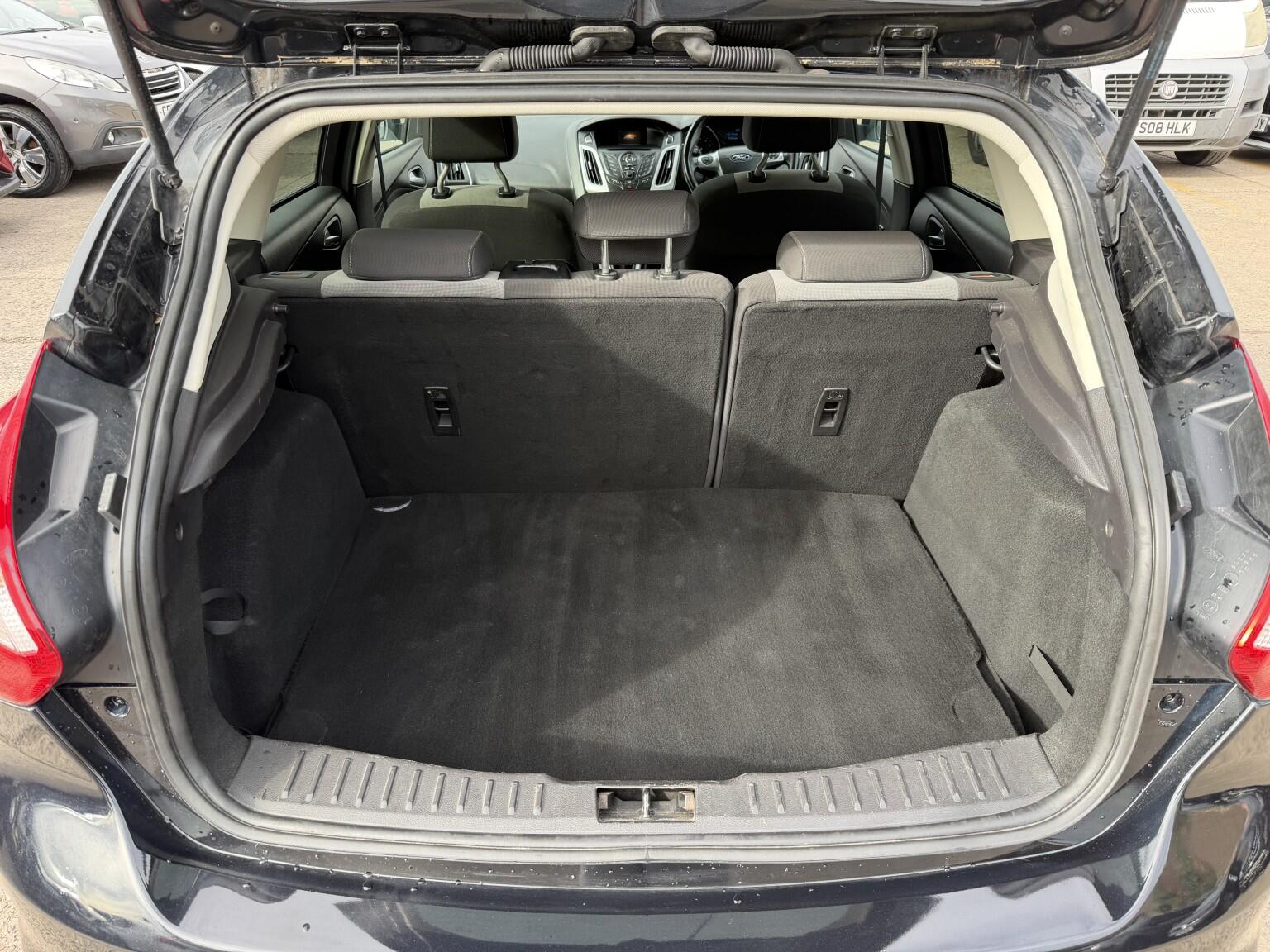 Ford Focus view 19