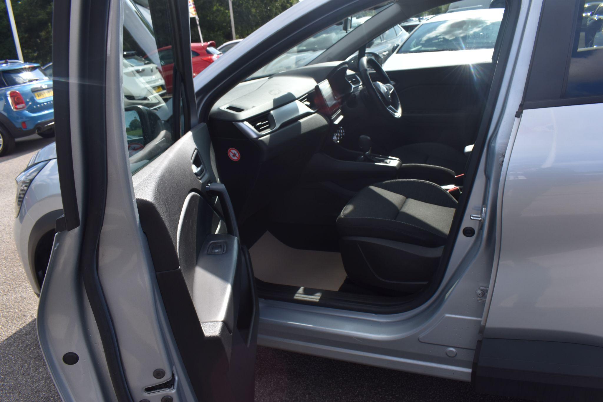 Captur - 1.3 TCe Iconic EDC Euro 6 (s/s) 5dr - Image 3