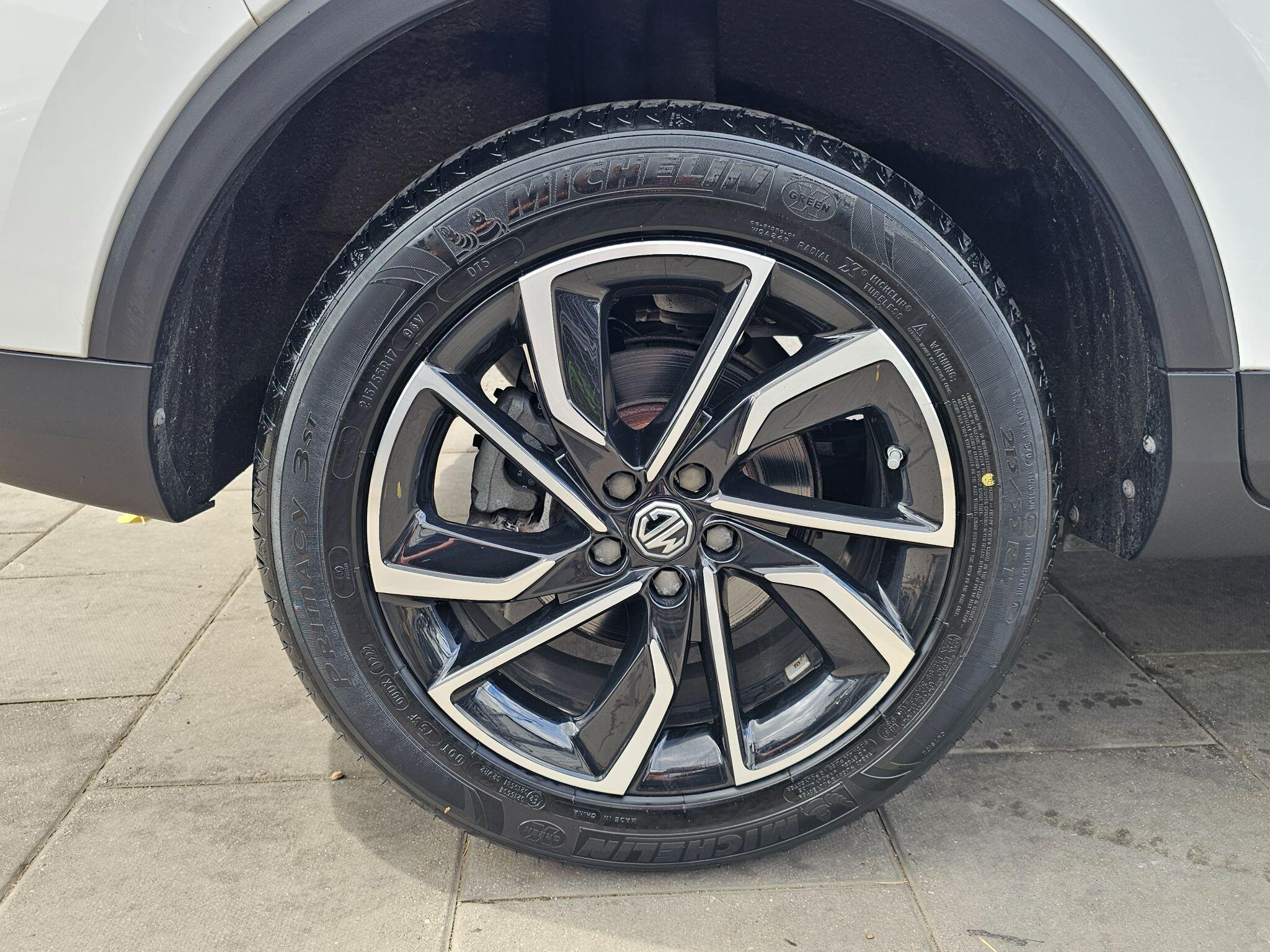 MG ZS view 80