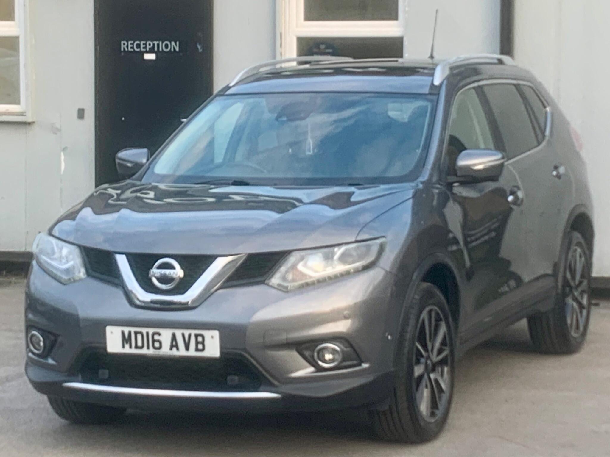 Nissan X-Trail view 3