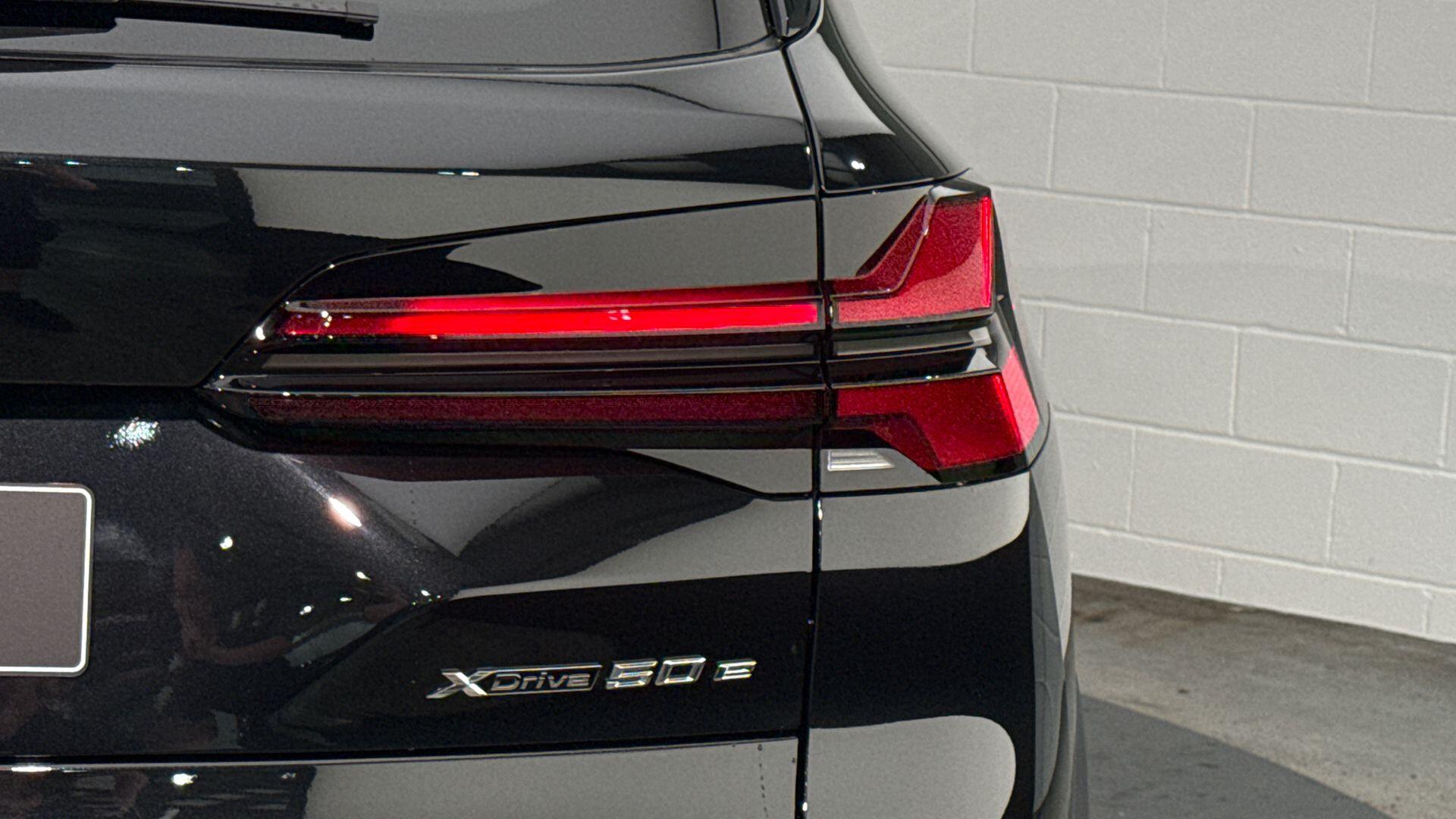 BMW X5 view 22