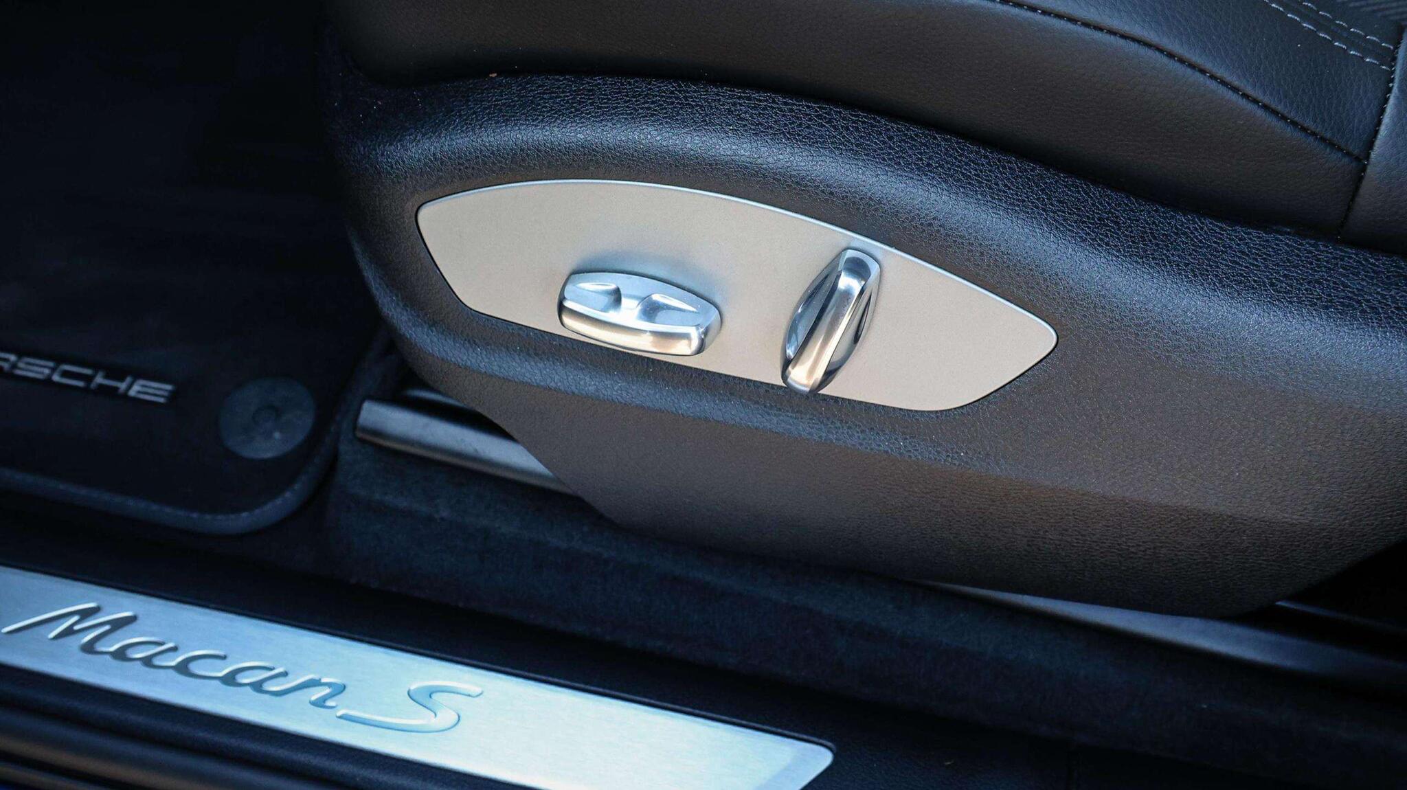 Porsche Macan view 25