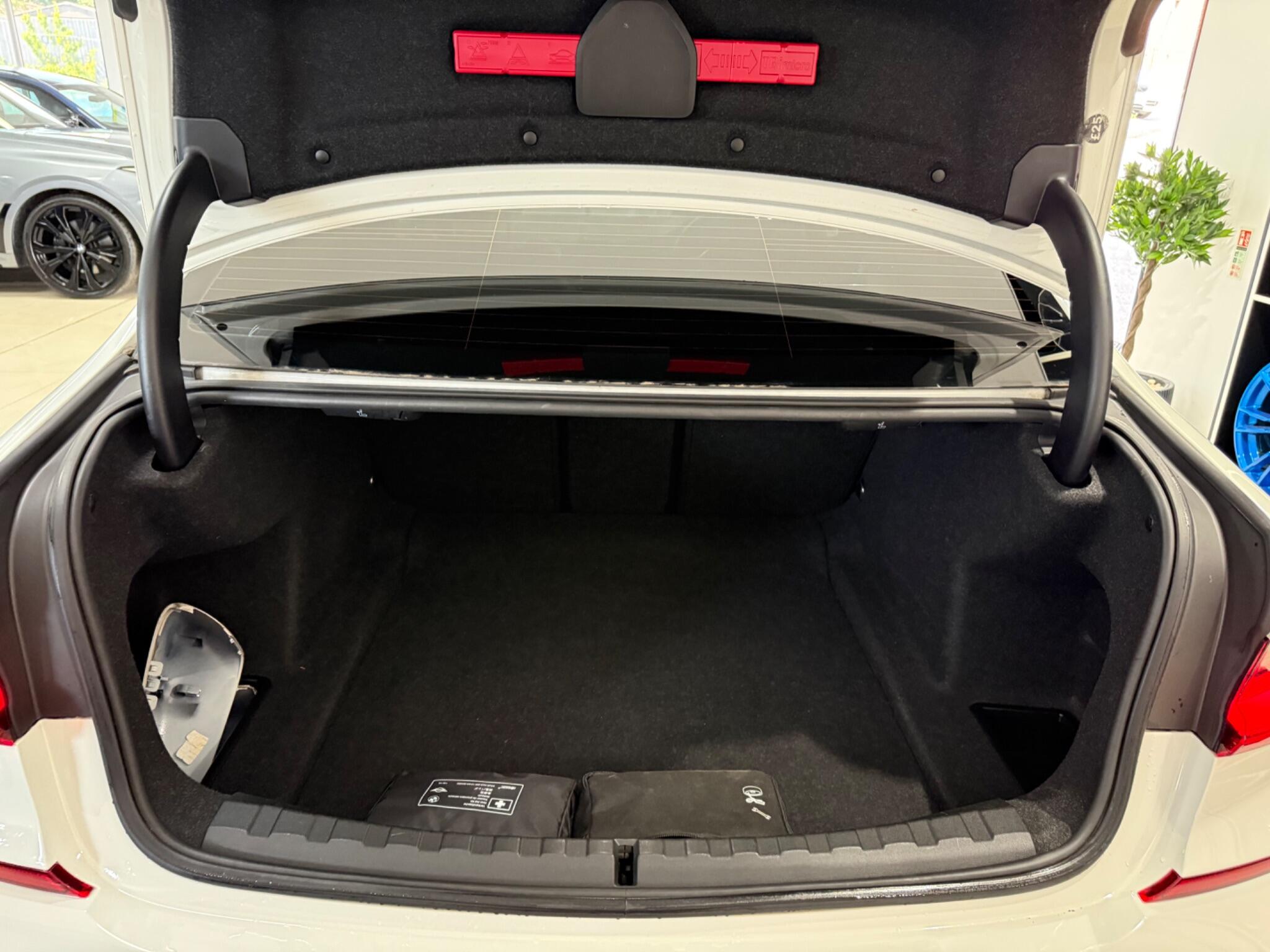 BMW 3 Series view 27