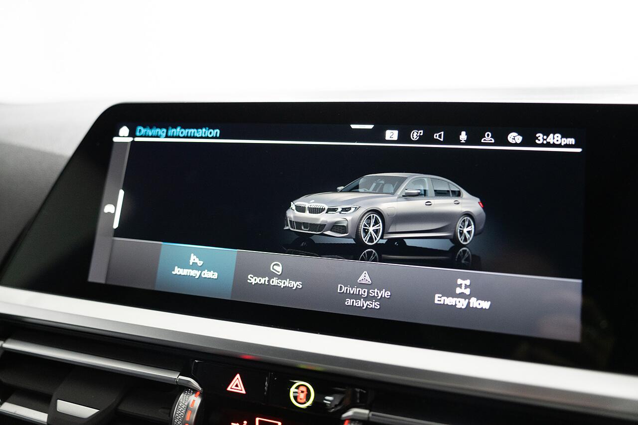 BMW 3 Series view 16