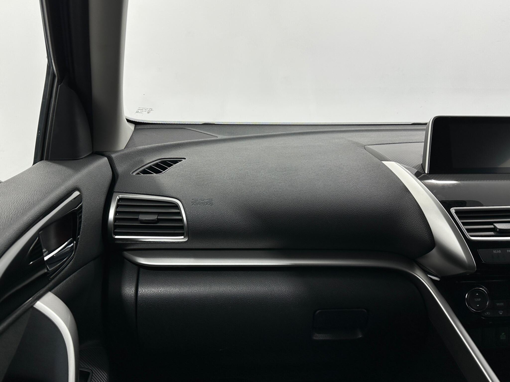 Mitsubishi Eclipse Cross view 29