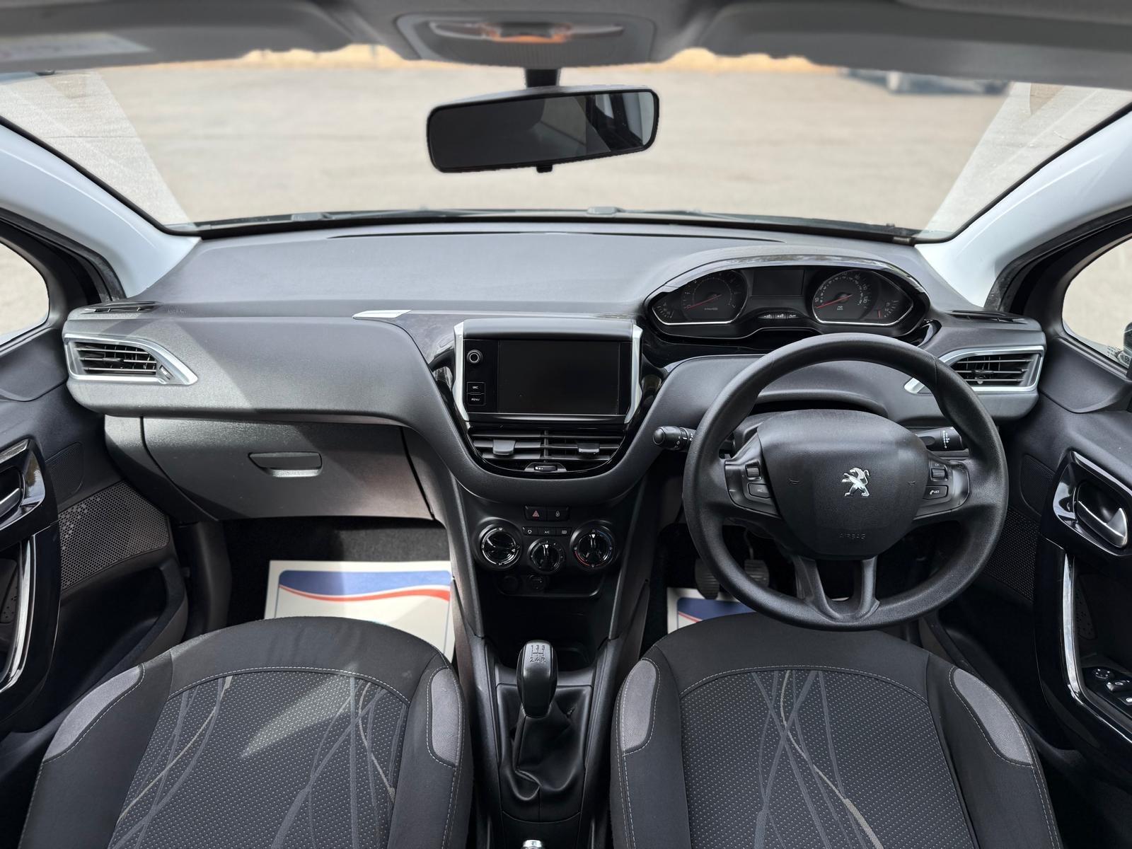 Peugeot 208 view 23