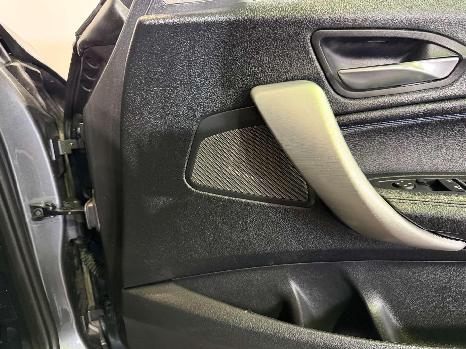 BMW 1 Series view 22