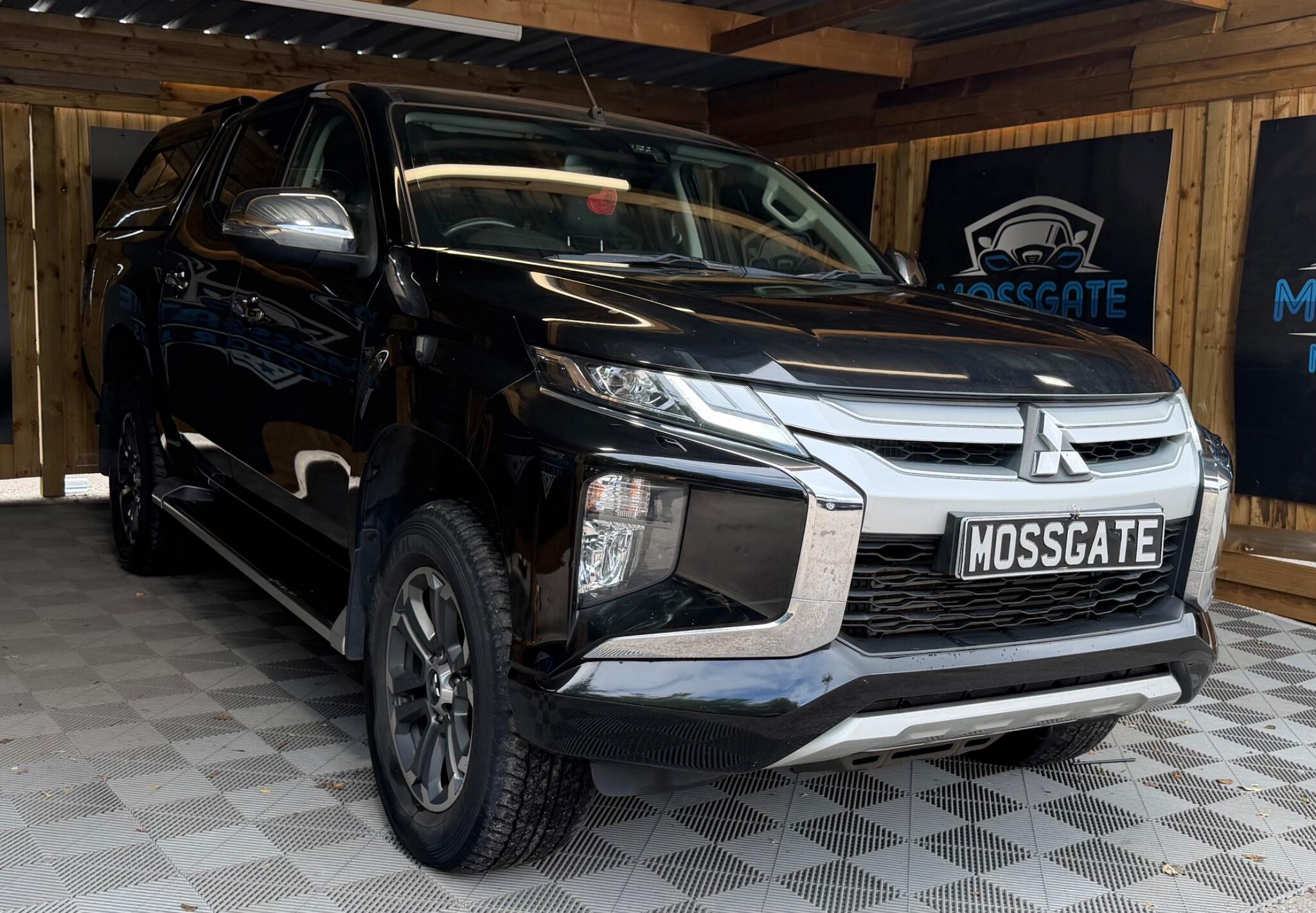 Mitsubishi L200 view 2
