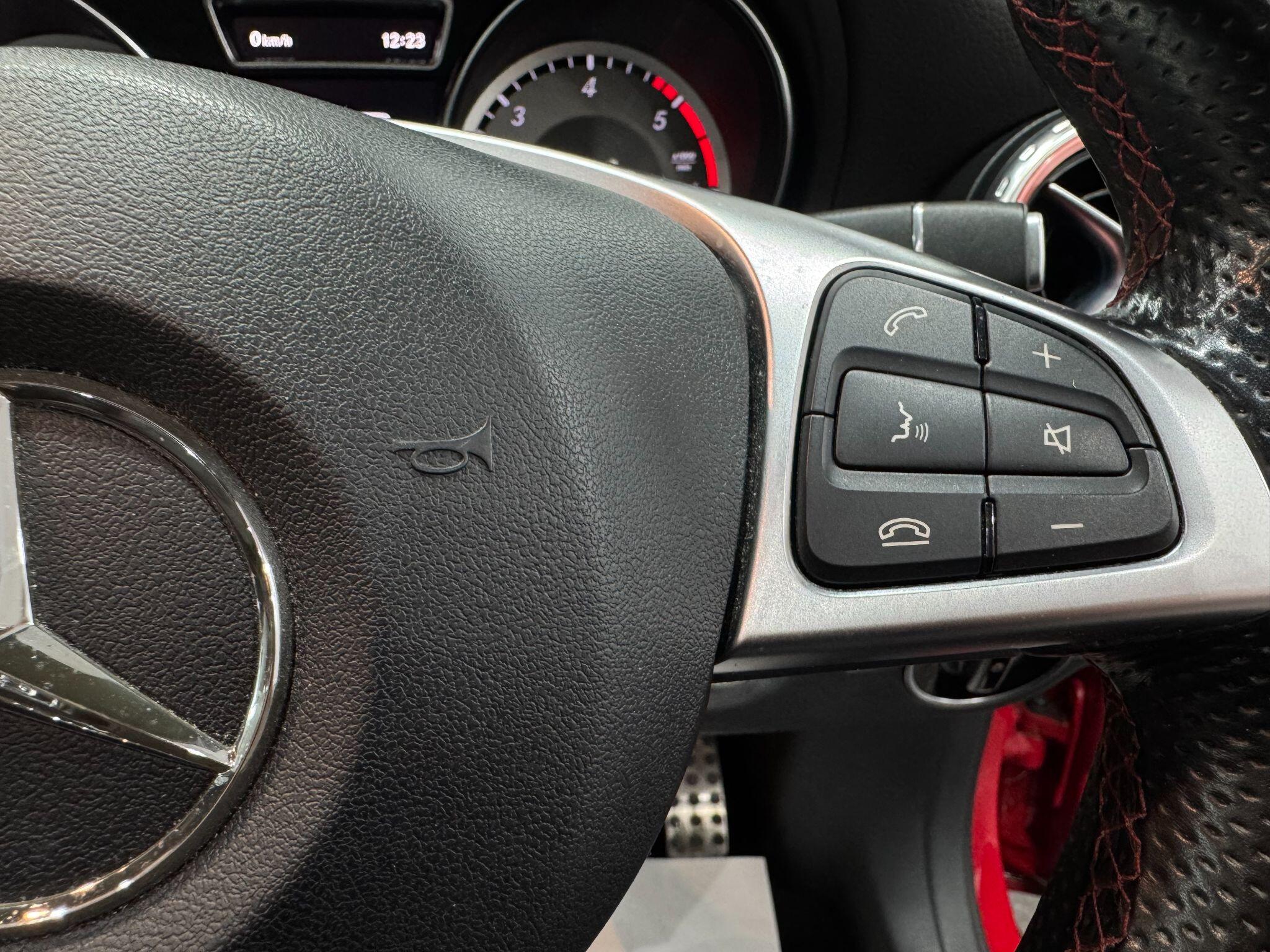 Mercedes-Benz GLA view 32