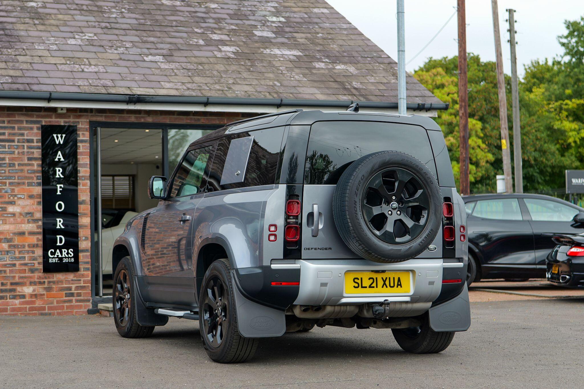 Land Rover Defender 90 view 6