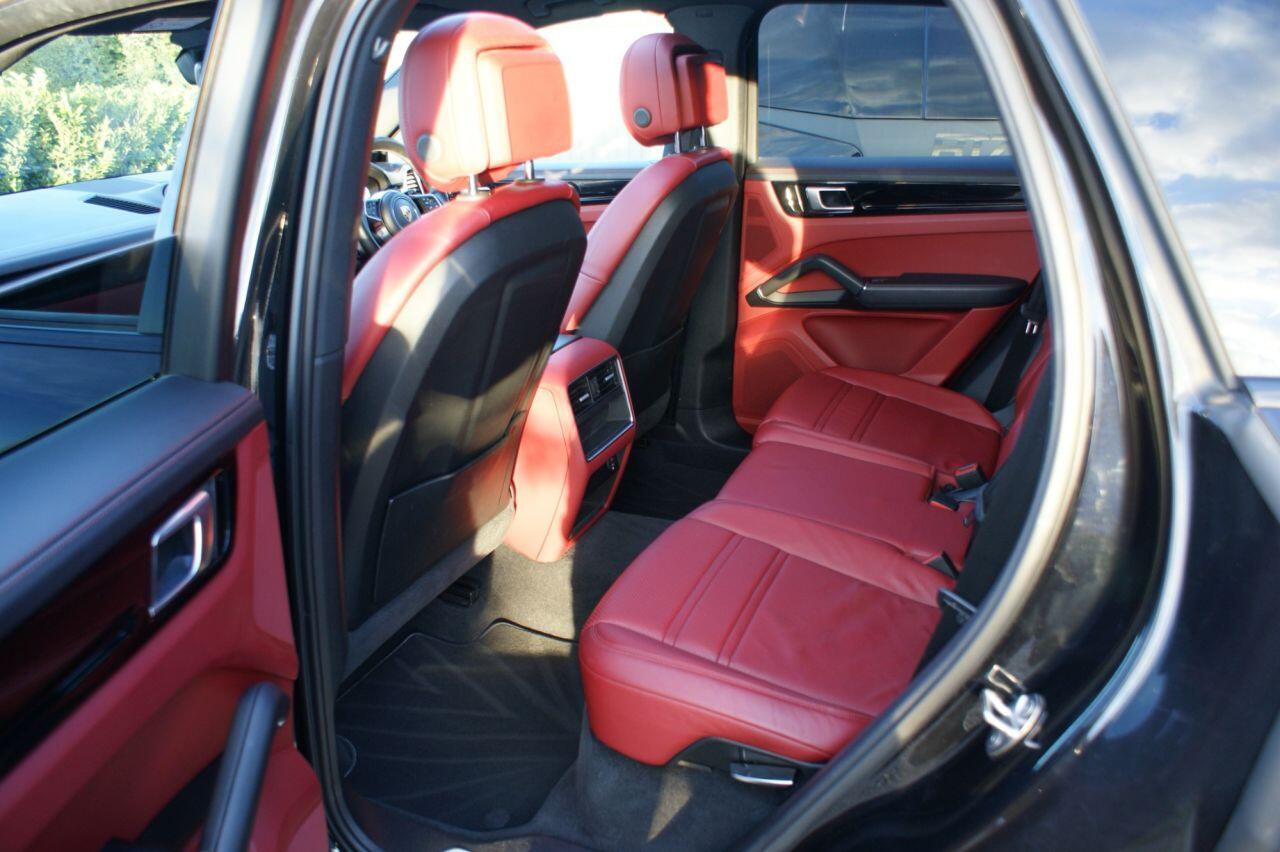 Porsche Cayenne view 37
