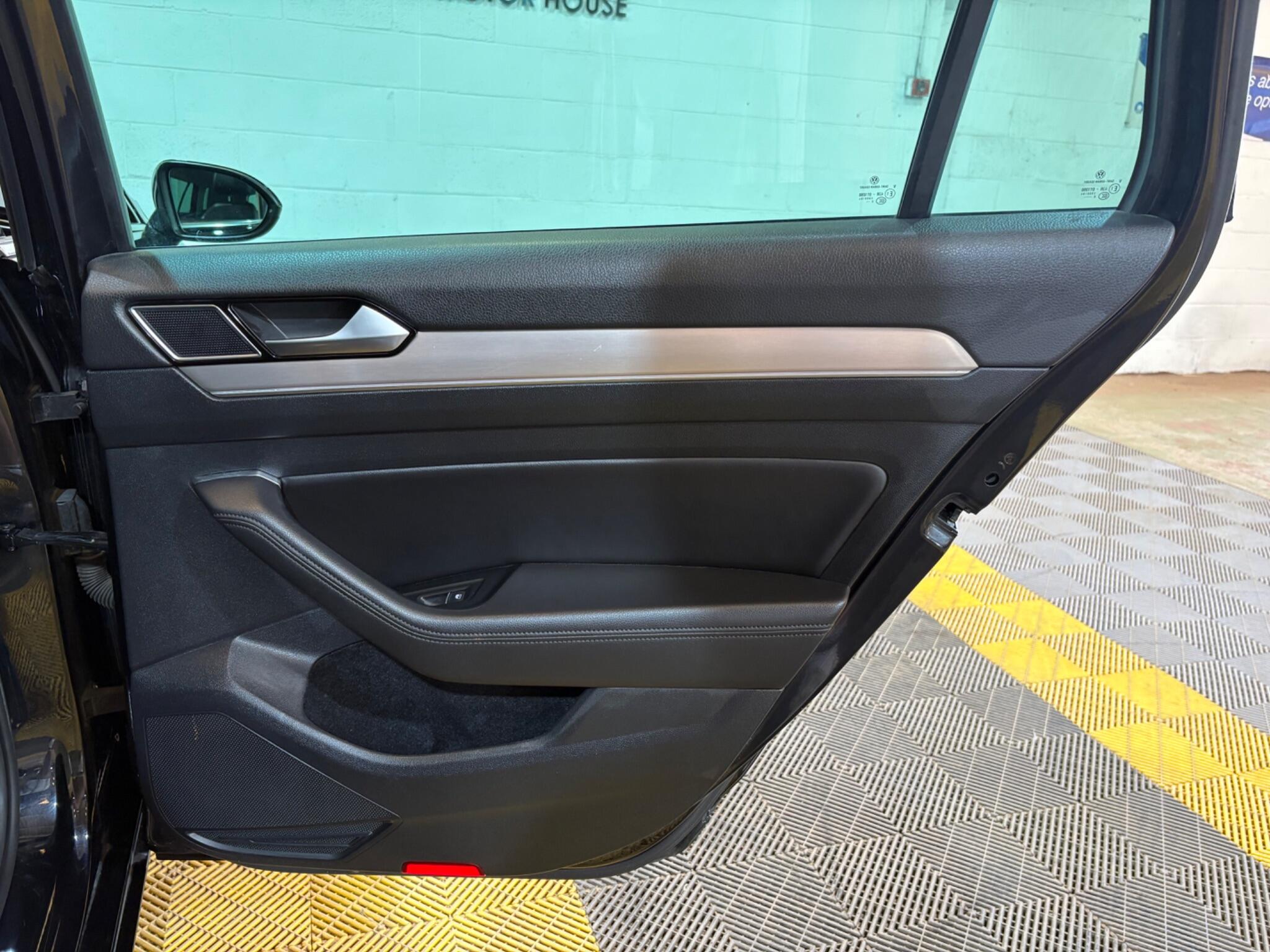 Volkswagen Passat view 47