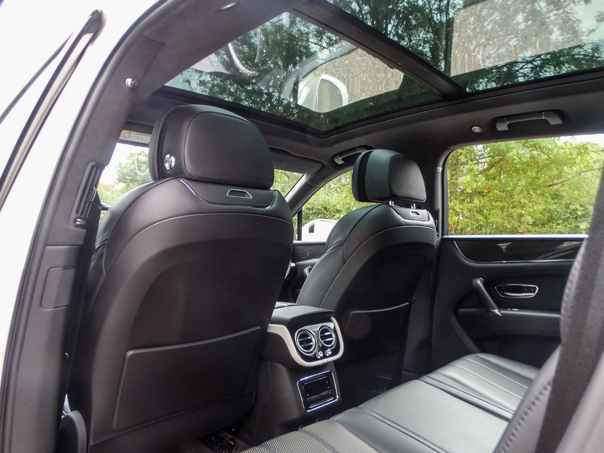 Bentley Bentayga view 17