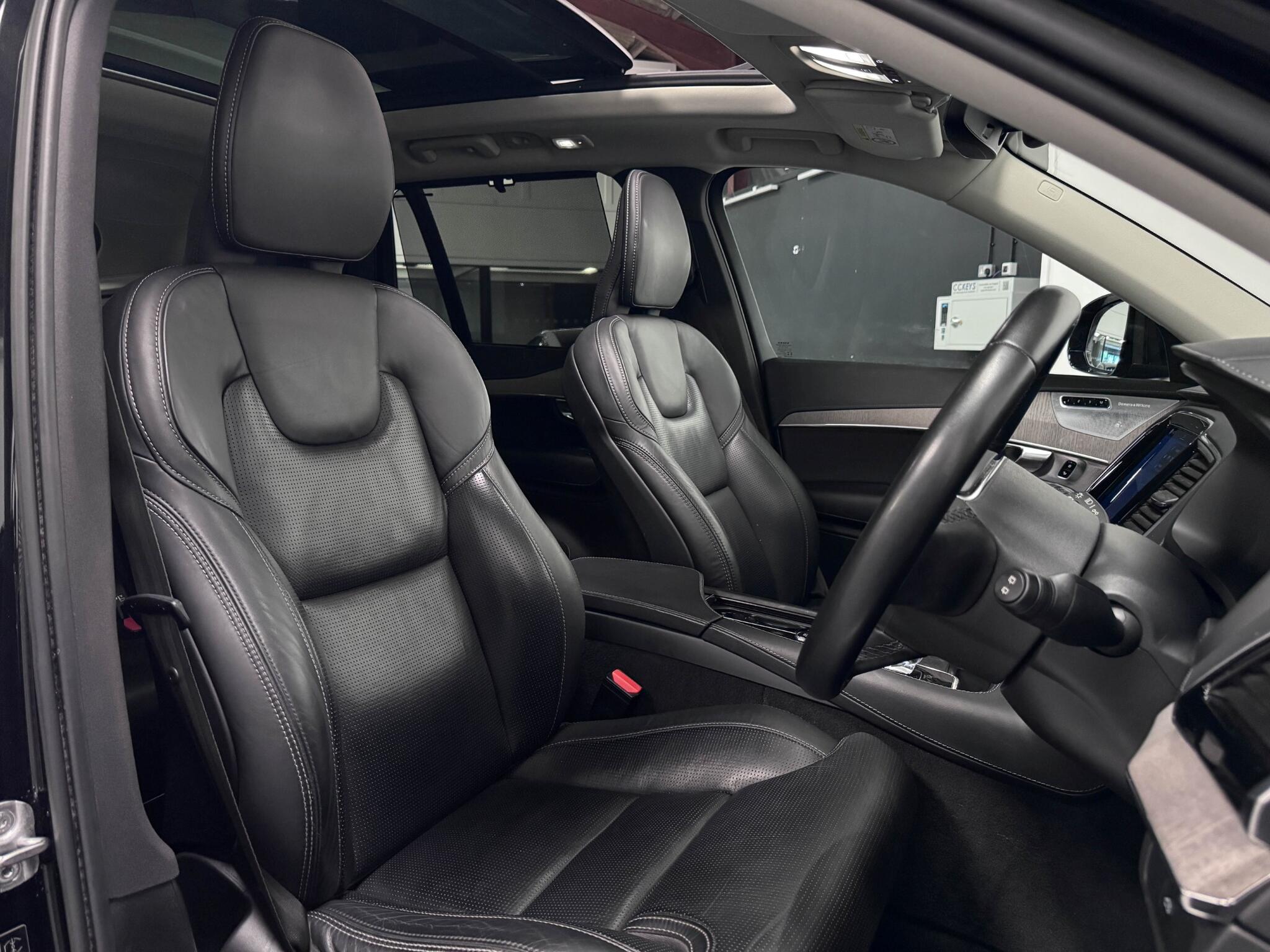 Volvo XC90 view 31