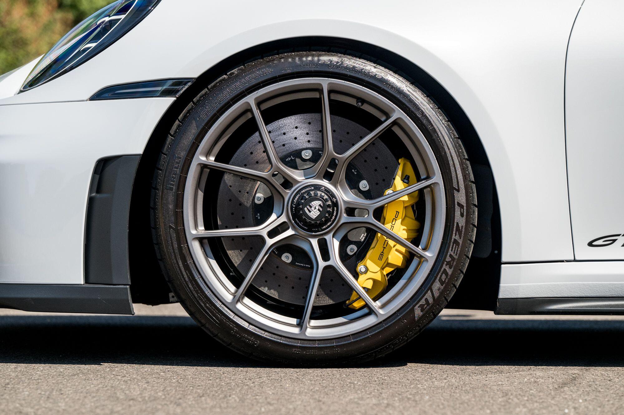 Porsche 911 view 19