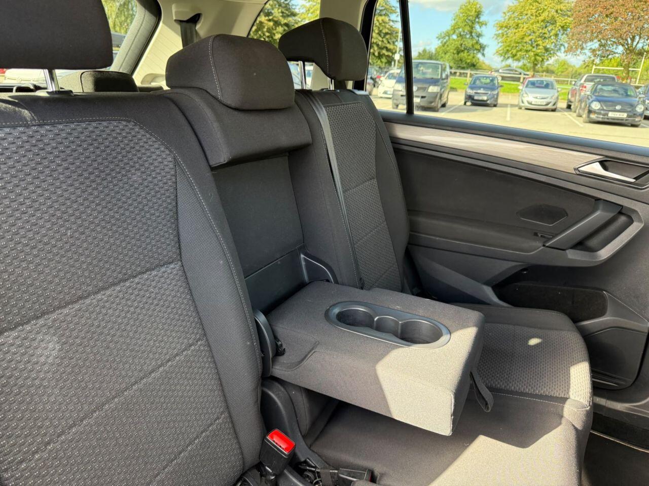 Volkswagen Tiguan Allspace view 39