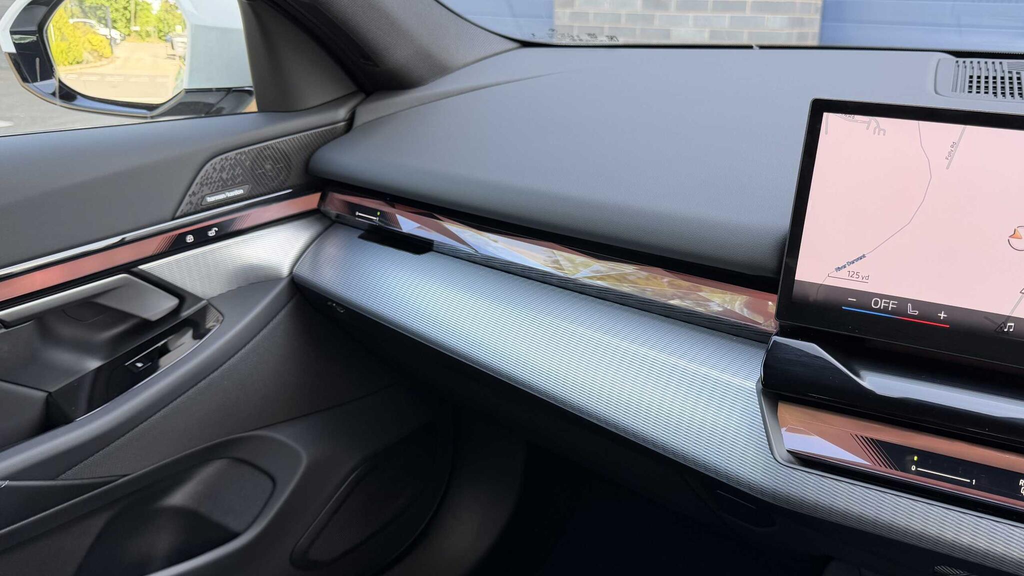 BMW i5 view 11