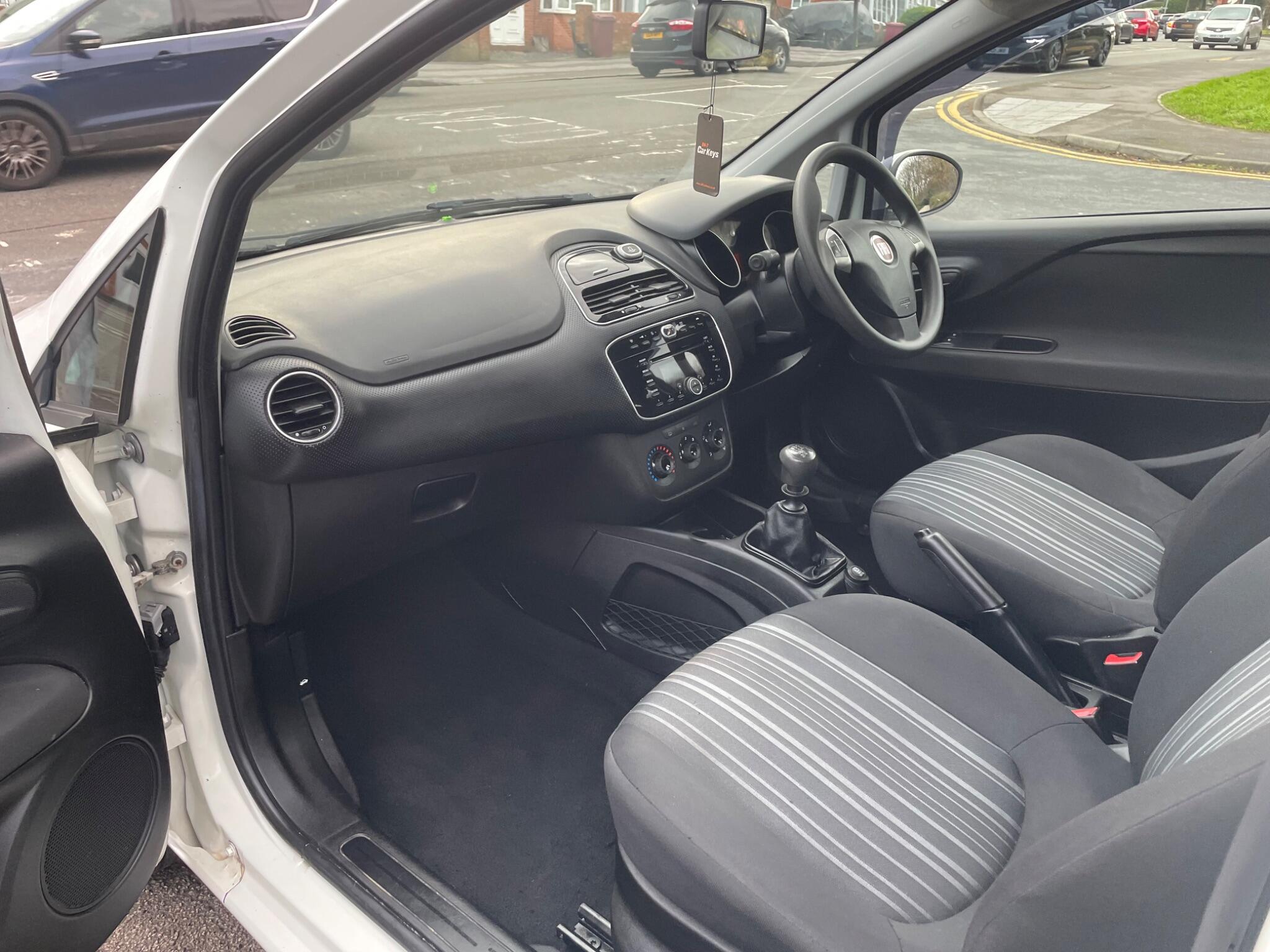 2011 Fiat Punto Evo image 64