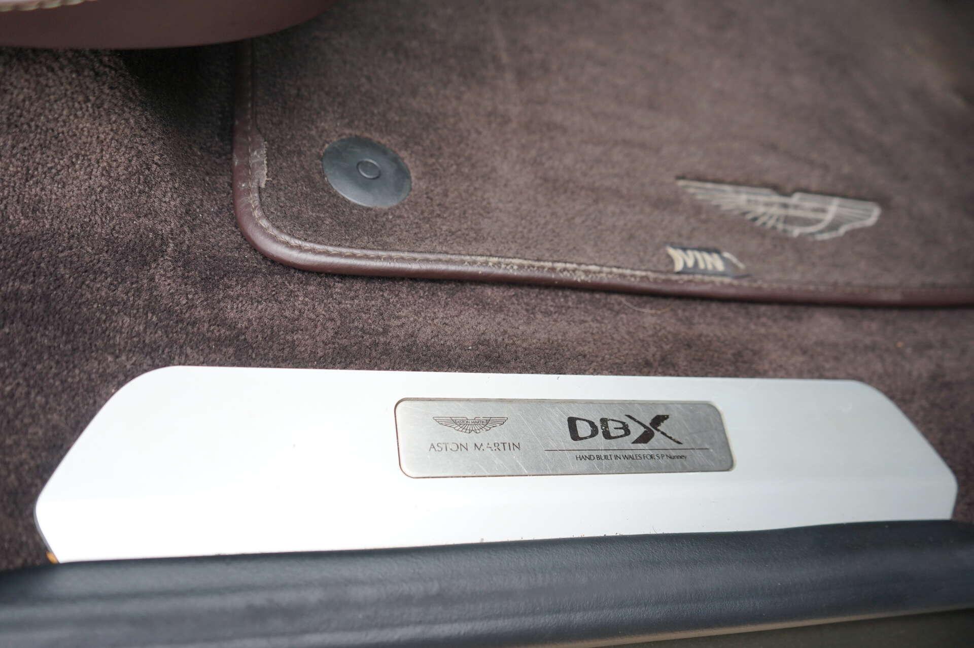Aston Martin DBX view 25