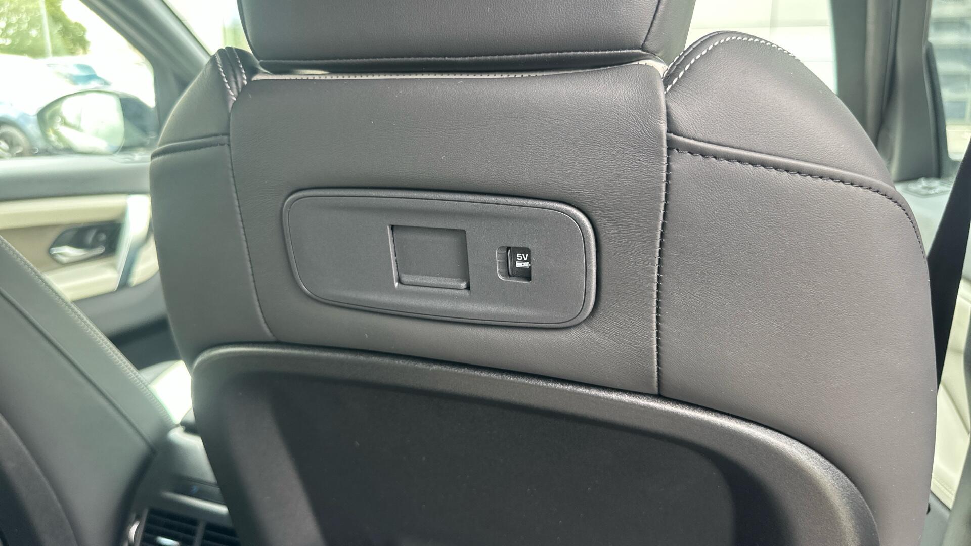 Land Rover Discovery Sport view 30