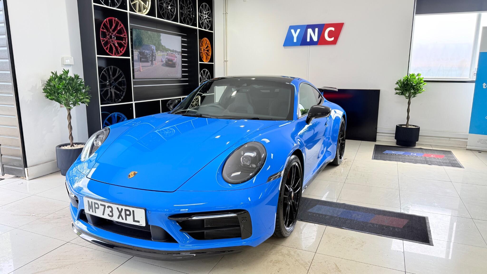 Porsche 911 view 6