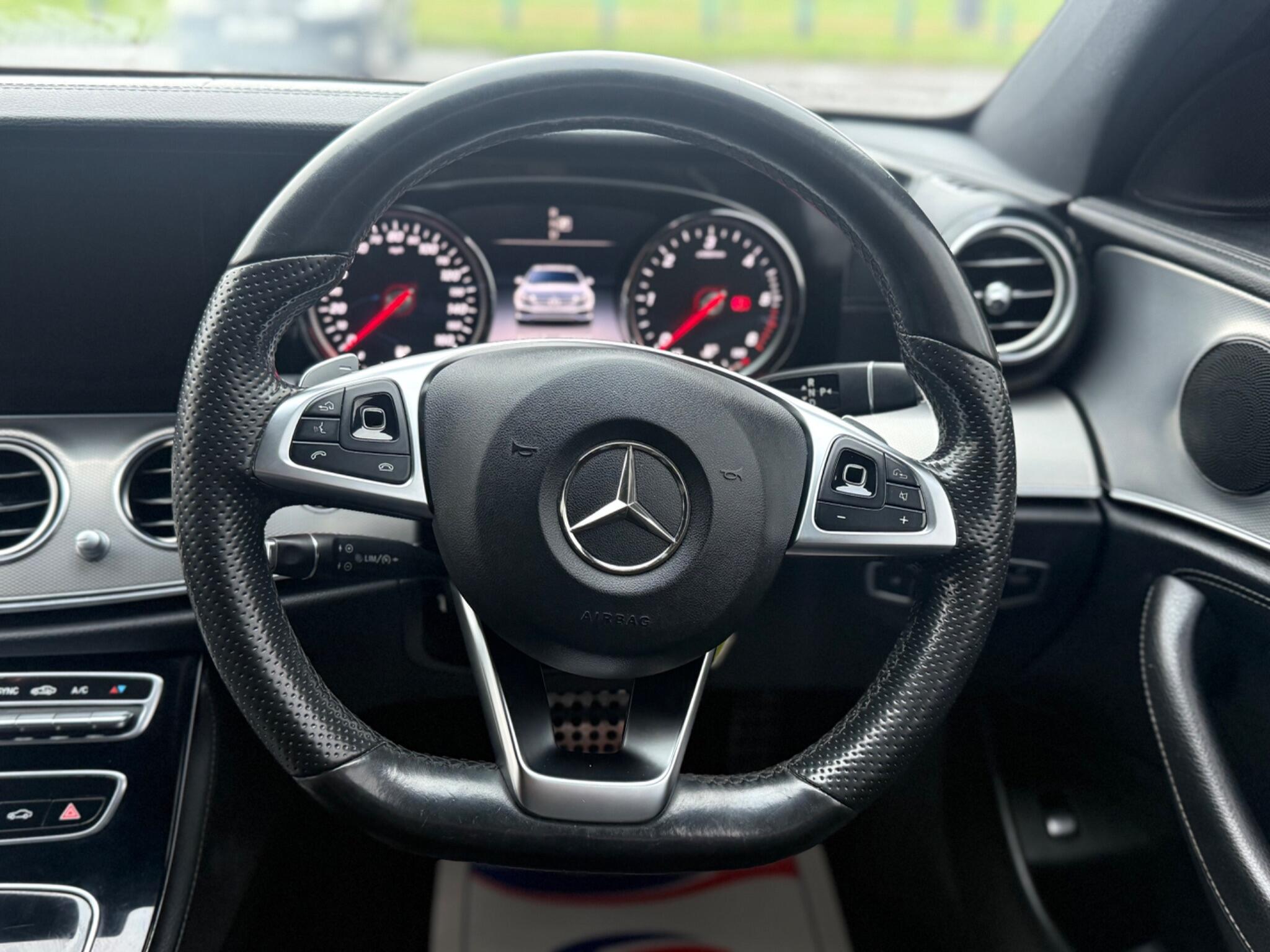 Mercedes-Benz E-Class view 32