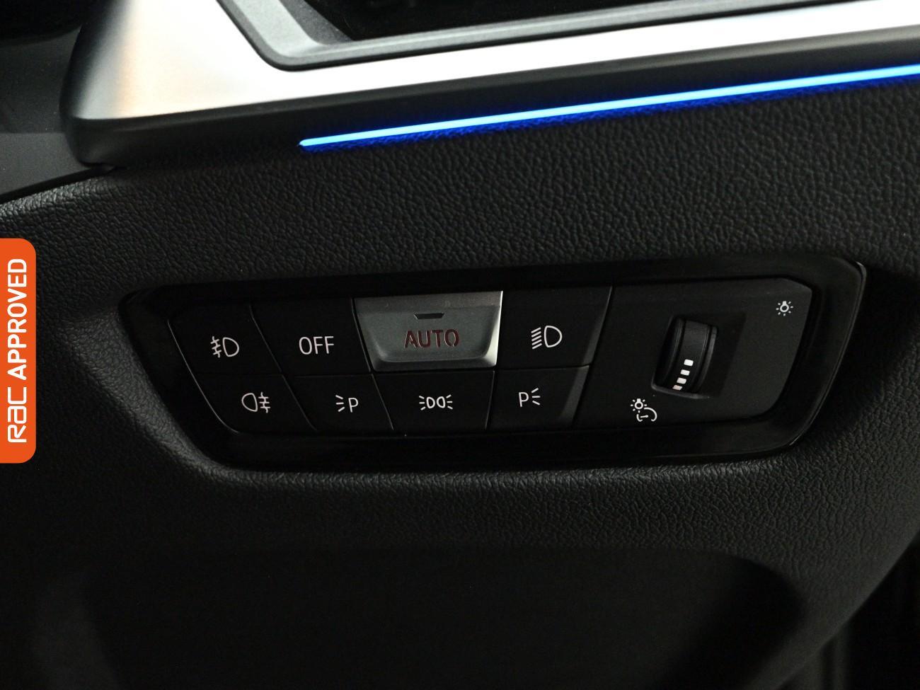 BMW 3 Series view 24