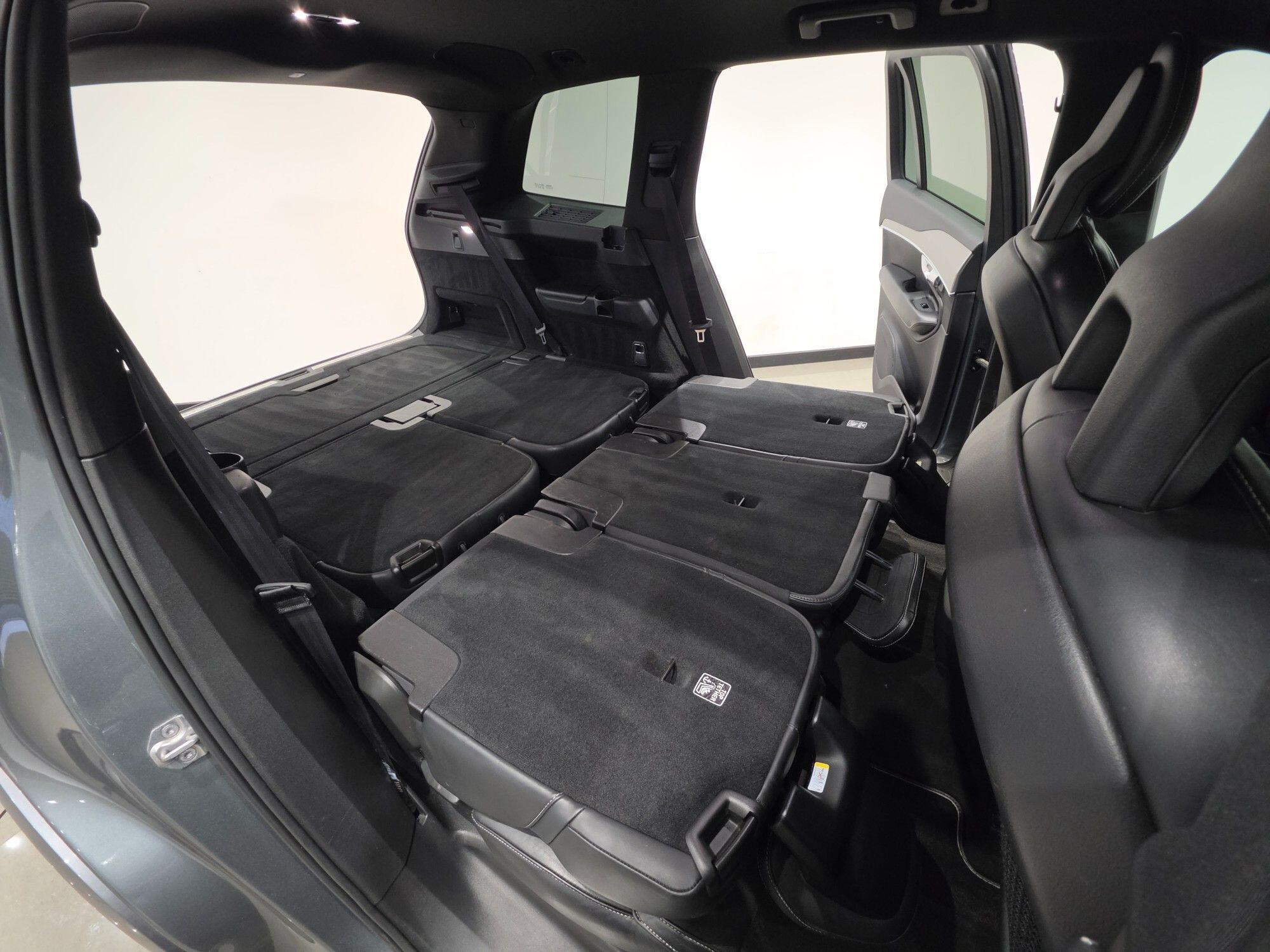 Volvo XC90 view 50