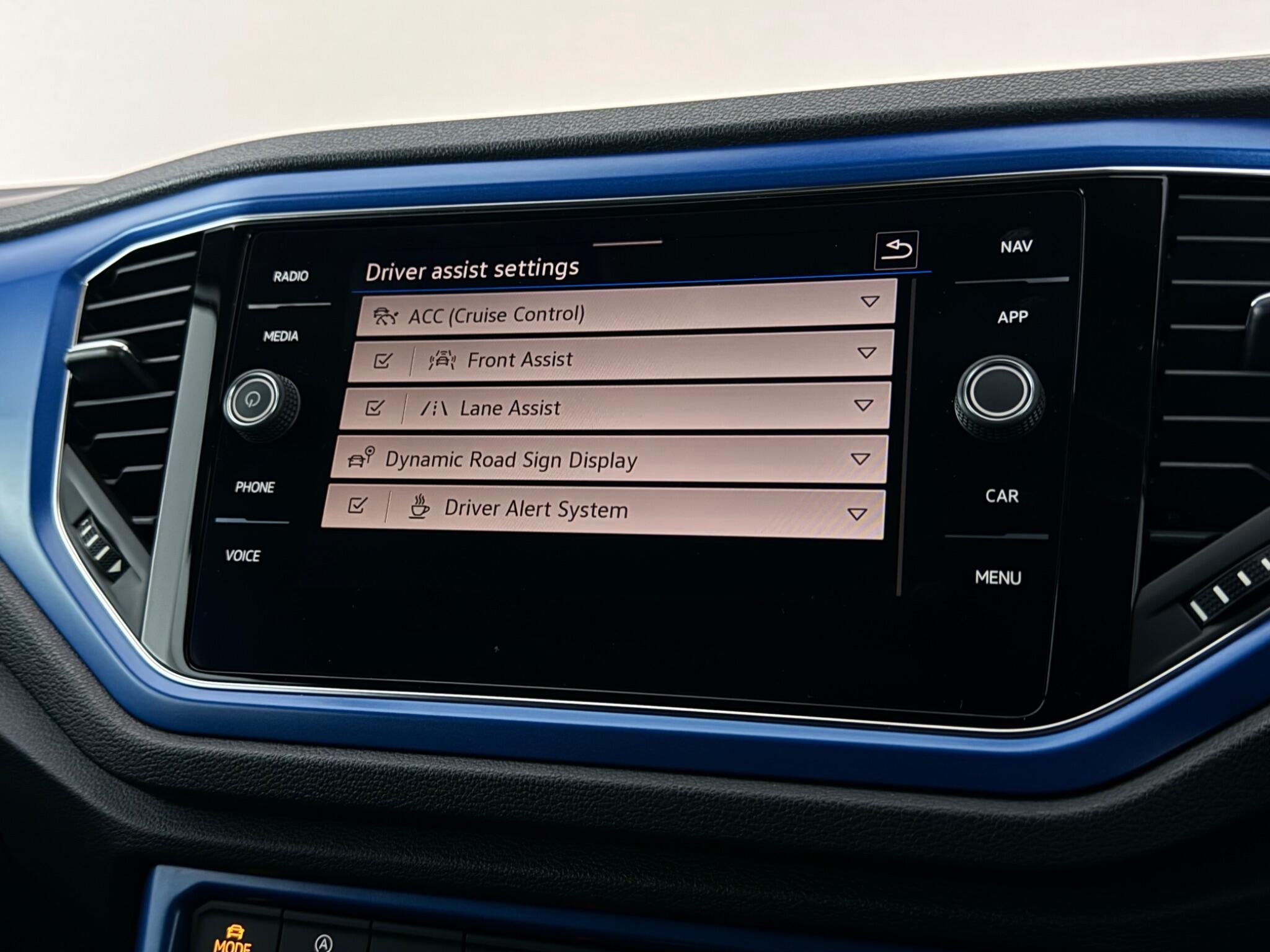 Volkswagen T-Roc view 28