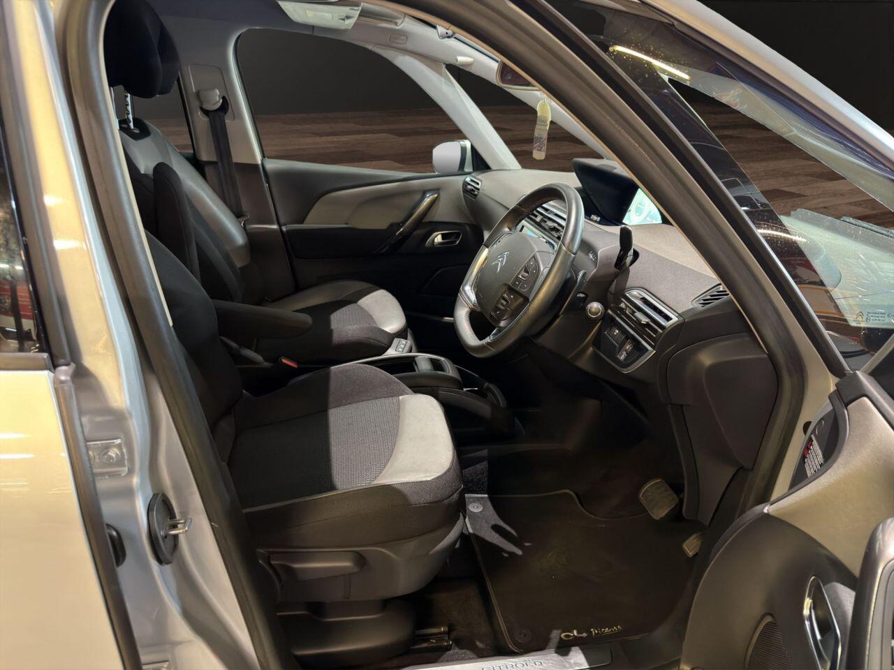 Citroen Grand C4 Picasso view 12