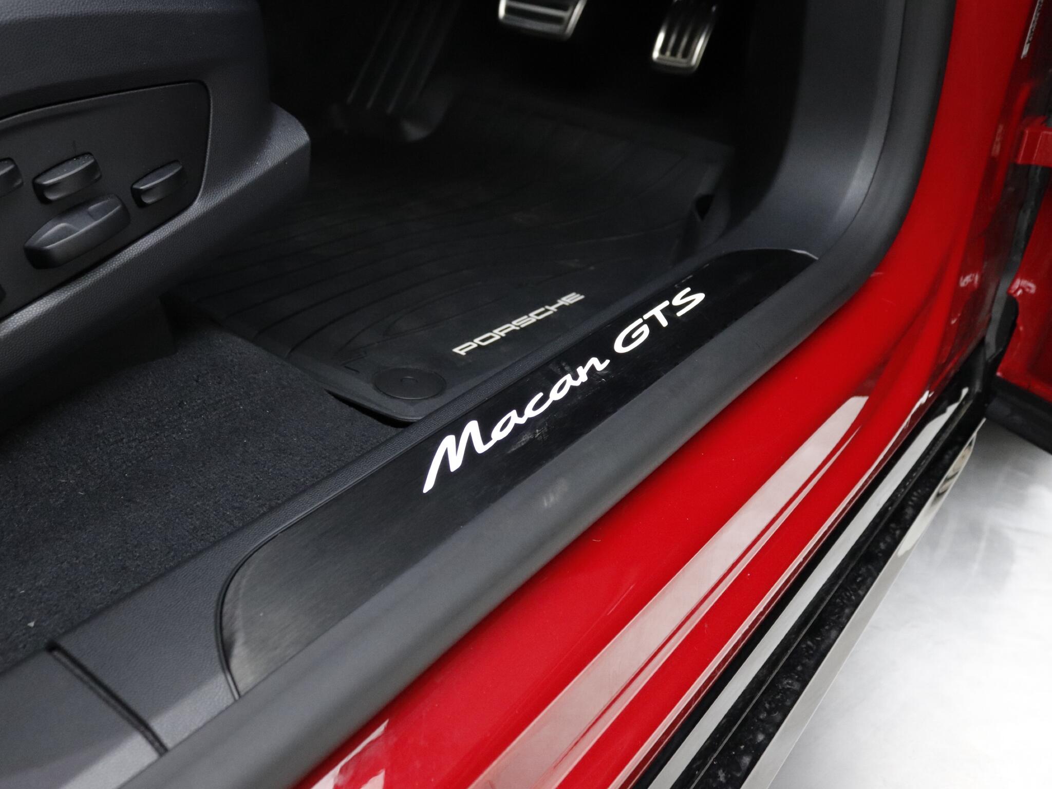 Porsche Macan view 30