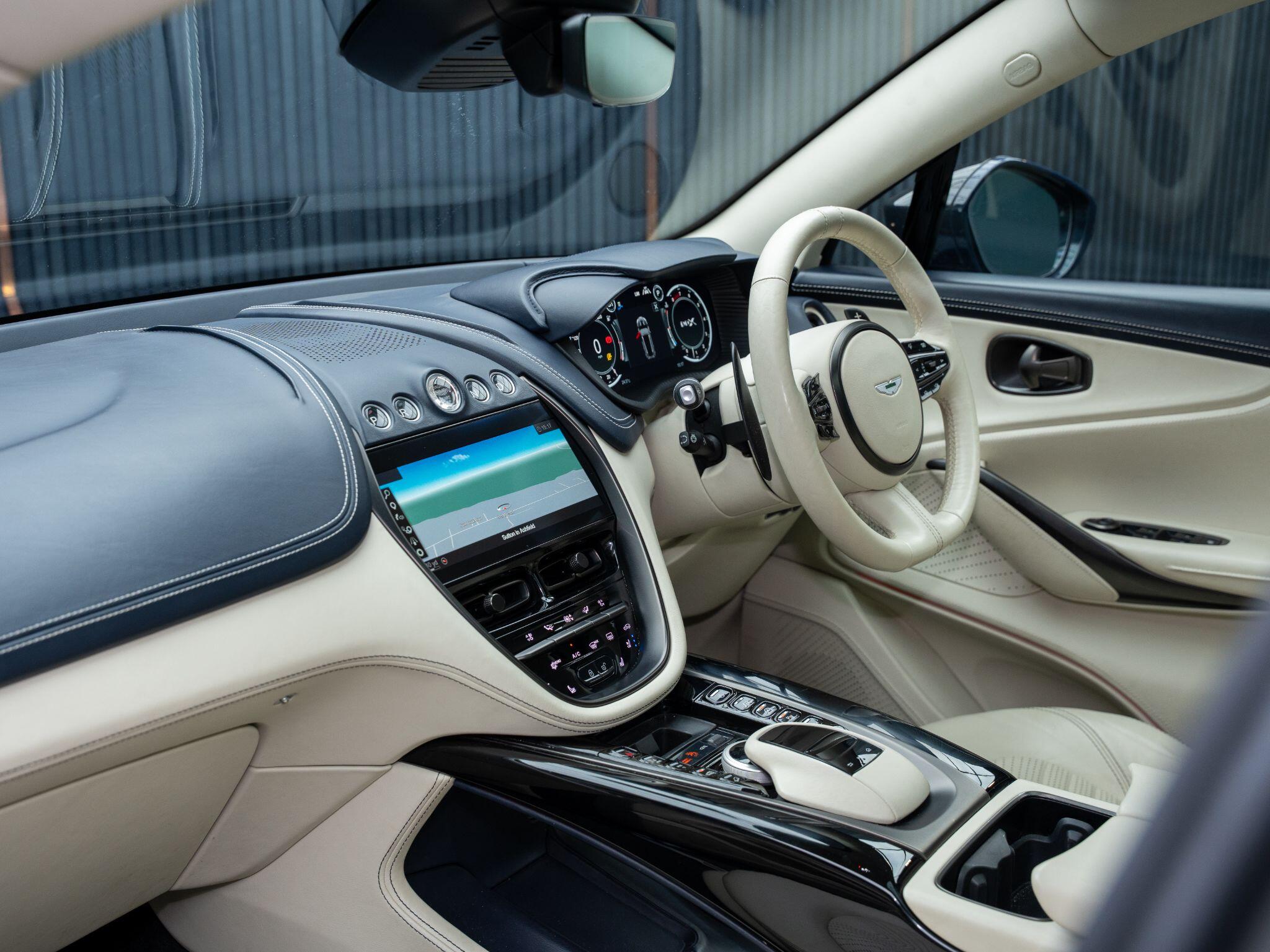 Aston Martin DBX view 37
