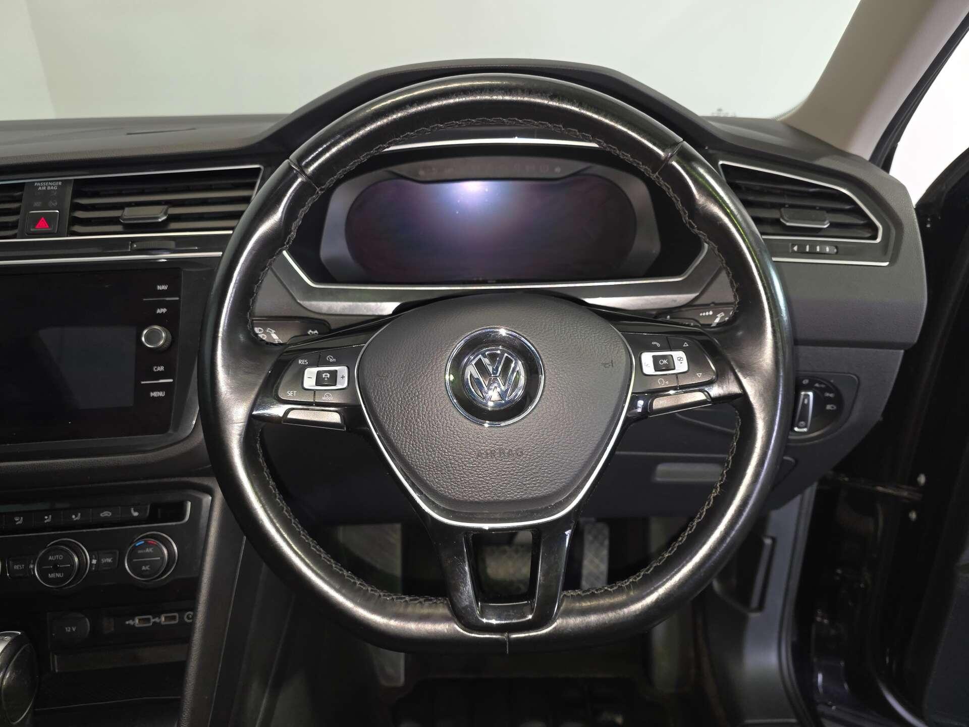 Volkswagen Tiguan view 12